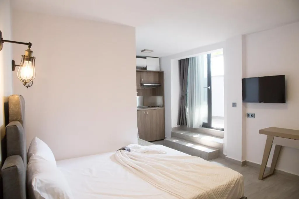 QUADRUPLE CLASSIC Room, Amalia Rooms Sea View, Thessaloniki
