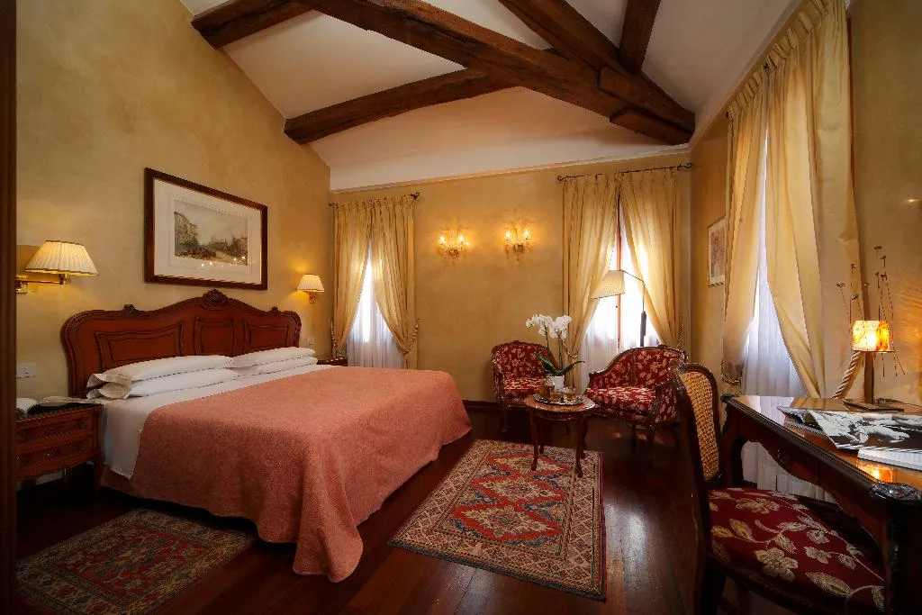 DOUBLE SUPERIOR Room, Hotel Bisanzio, Venice