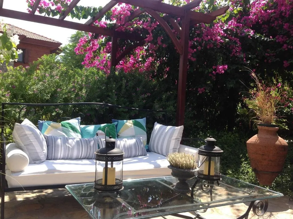 Bar, Lunabegonvil Tas Evler, Dalaman