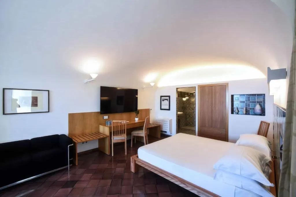 STUDIO KING SIZE BED Room, La Moresca, Naples
