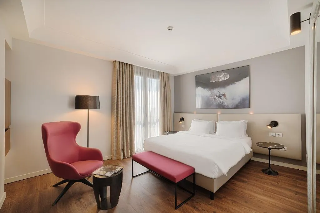 SINGLE STANDARD Room, Radisson Blu Hotel, Milan