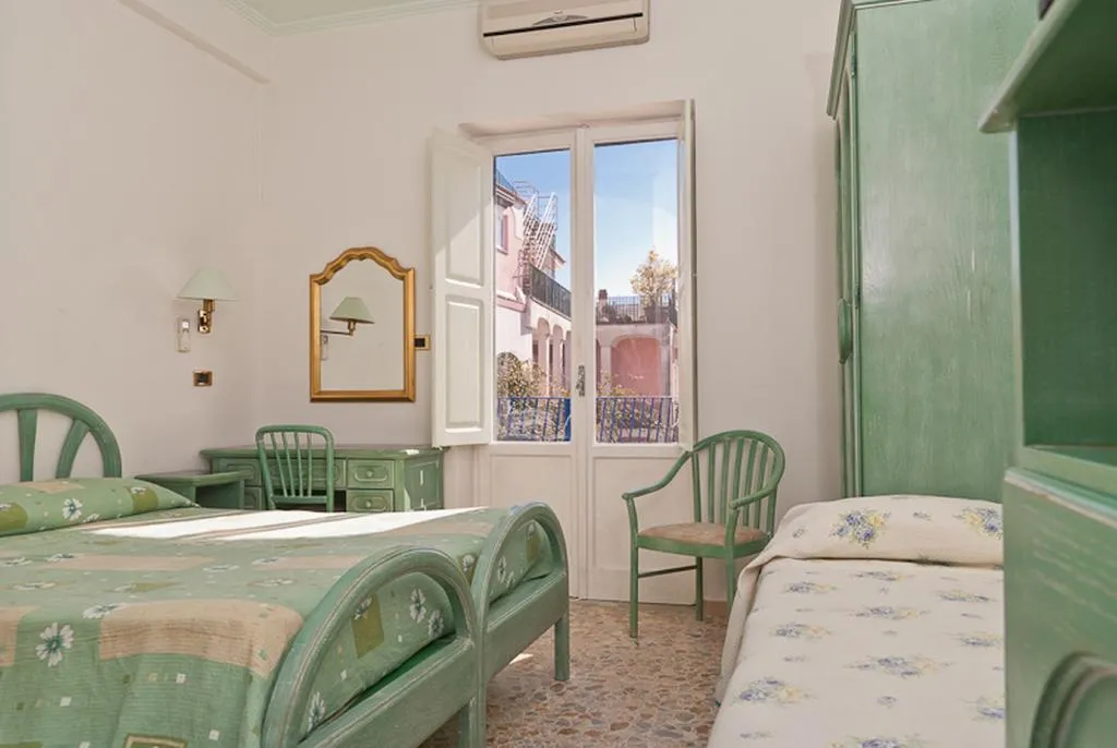 TRIPLE STANDARD Room, Hotel Del Postiglione, Naples