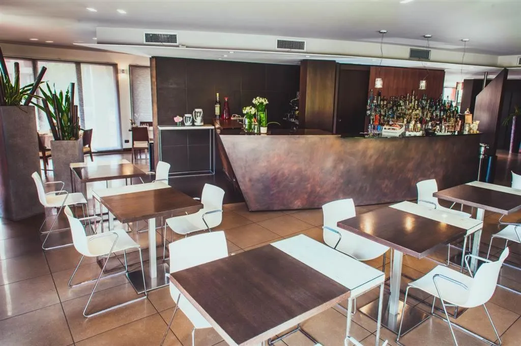 Bar, Reds Redaelli, Milan