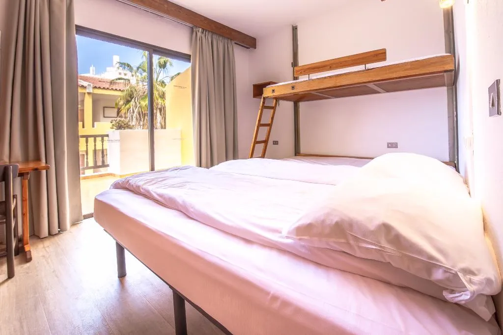 APARTMENT TWO BEDROOMS WITH TERRACE Room, Apartamentos Albatros, Tenerife