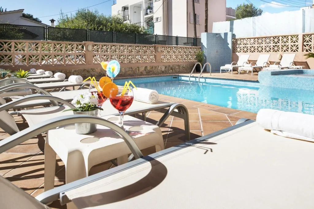 Pool, Martinez, Majorca
