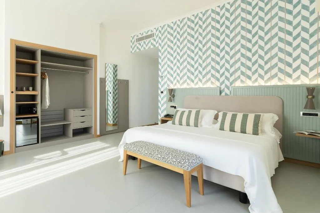 TRIPLE WITH DOUBLE BED Room, Reginna Palace, Naples