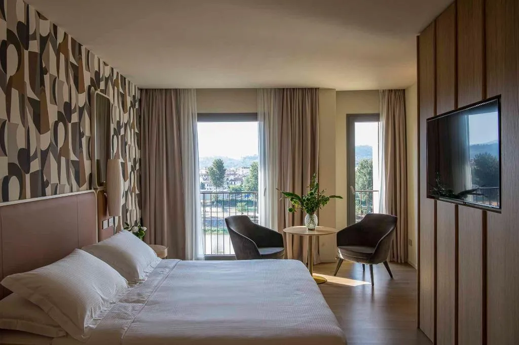DOUBLE DELUXE WITH VIEWS Room, Columbus Urban Resort, Florence