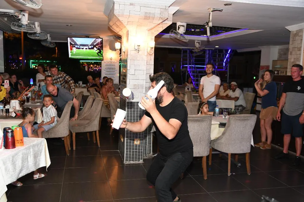 Restaurant, Club Dante, Dalaman
