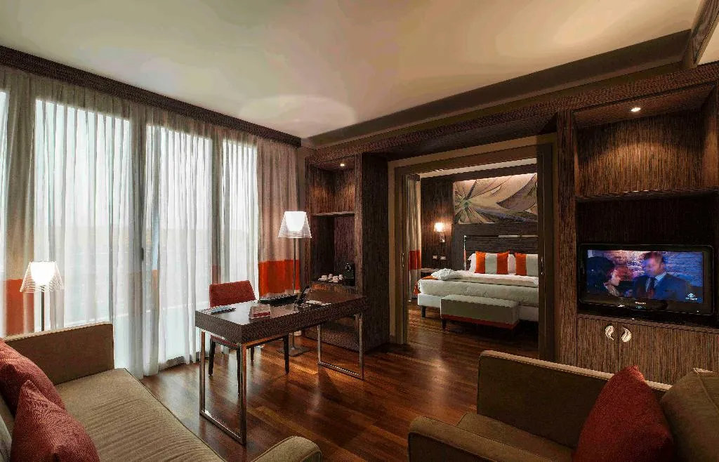 SUITE CAPACITY 3 Room, Ramada Plaza Milano Hotel, Milan