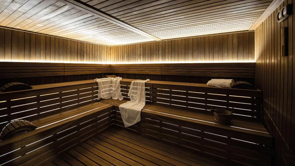 Sports and Entertainment, Gold Tower Lifestyle Hotel, Naples