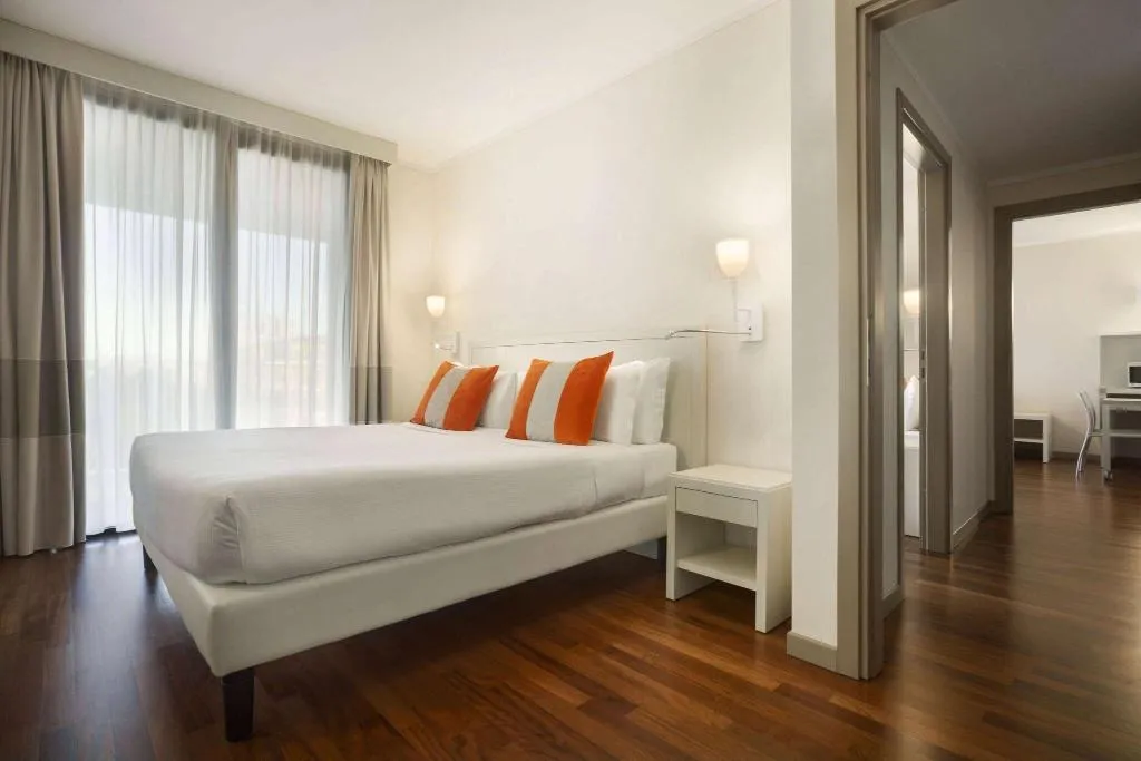 APARTMENT KING SIZE BED Room, Ramada Plaza Milano Hotel, Milan