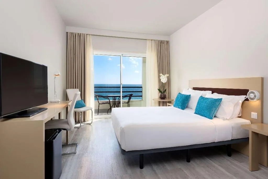 DOUBLE PREMIUM OCEAN FRONT Room, Tryp Lisboa Caparica Mar Hotel, Lisbon