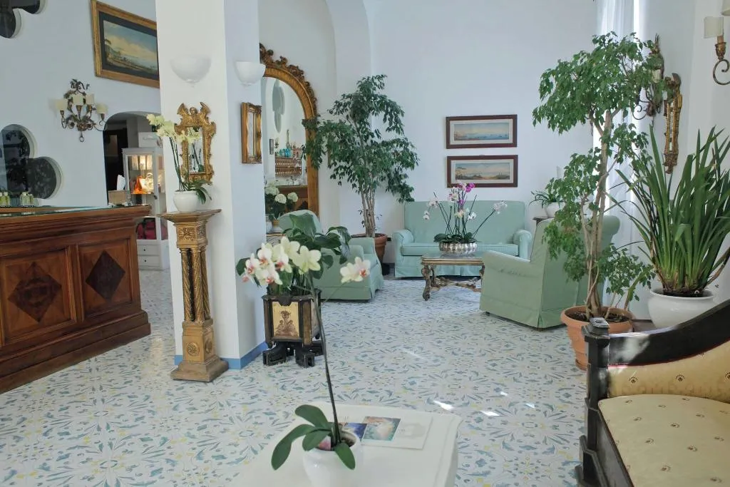 Lobby, Giordano, Naples