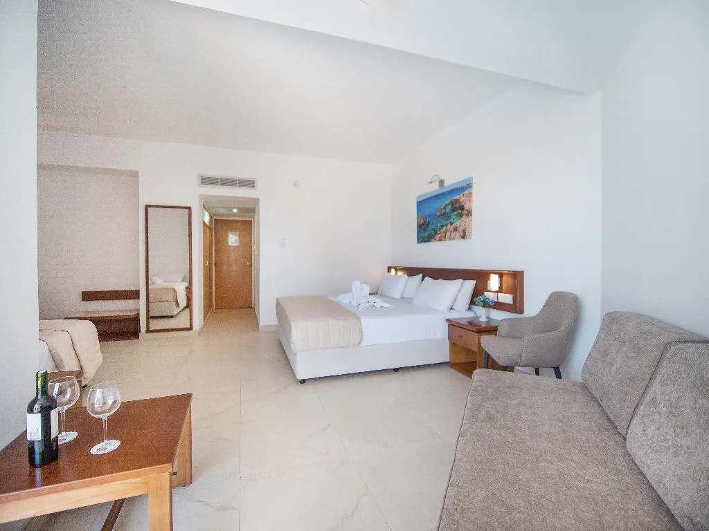 FAMILY ROOM PARK VIEW Room, Avlida, Cyprus