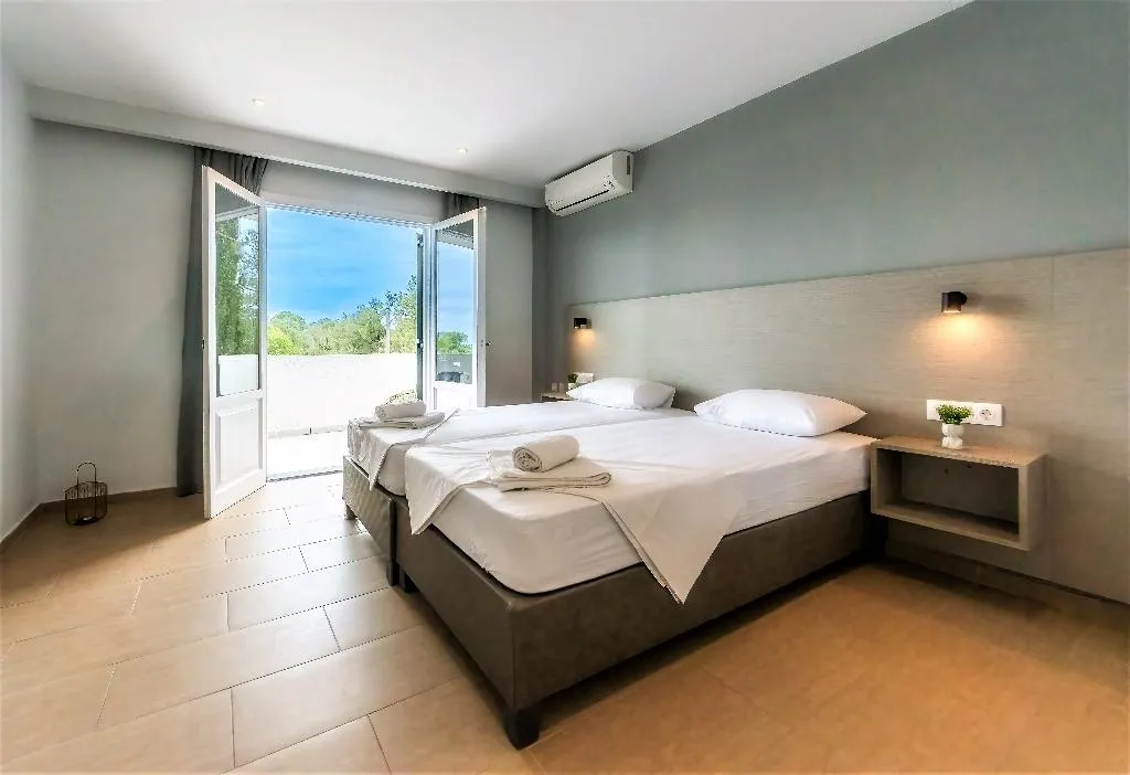 QUADRUPLE POOL VIEW Room, Nikos Villas, Corfu