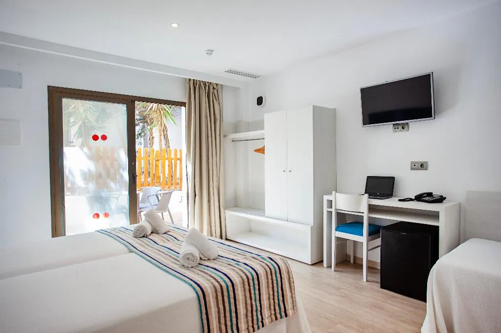 QUADRUPLE STANDARD Room, Hotel Rosales Formentera, Ibiza