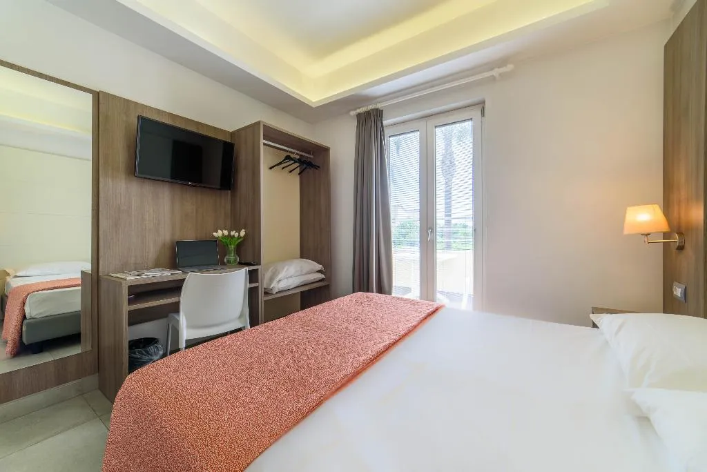 DOUBLE CLASSIC Room, Hotel La Mela, Naples