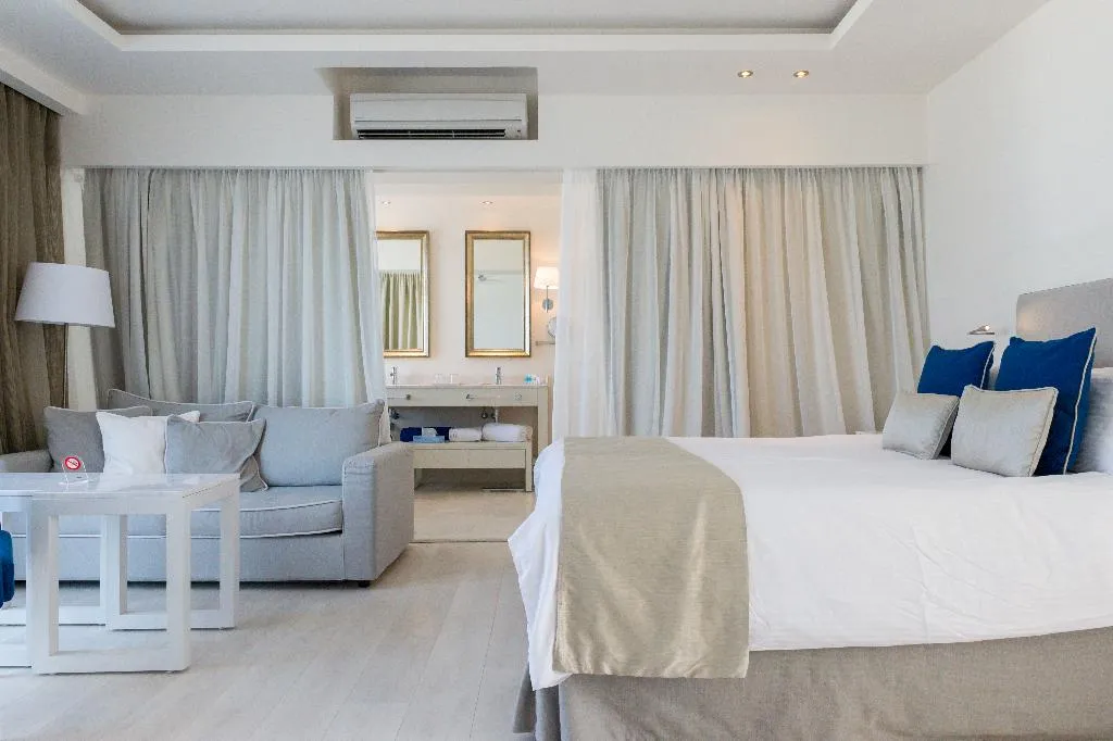 SUITE BEACH FRONT Room, Knossos Beach Bungalows & Suites, Crete