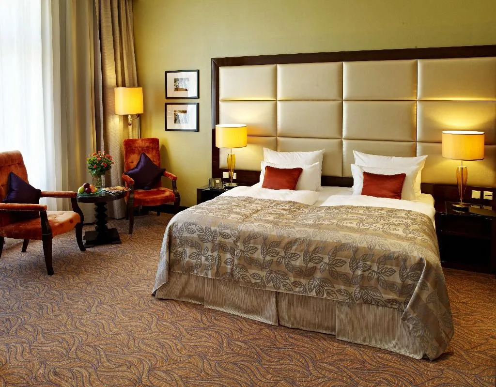 Room, Kings Court, Prague