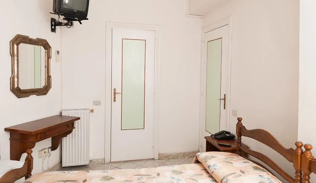TRIPLE STANDARD Room, Hotel Del Postiglione, Naples