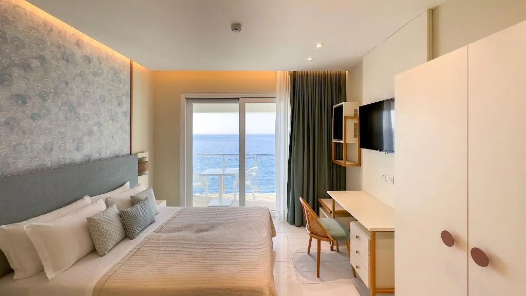 JUNIOR SUITE TWO DOUBLE BEDS ONE BEDROOM  Room, Giosue' a Mare, Naples