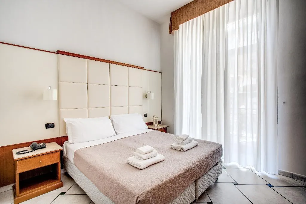 QUADRUPLE STANDARD Room, Garibaldi, Naples