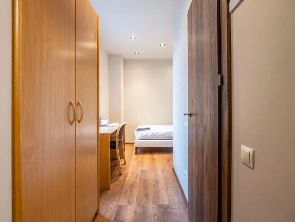 SINGLE BASIC Room, Rvr Smart Apartment With Parking And Self-check In, Riga