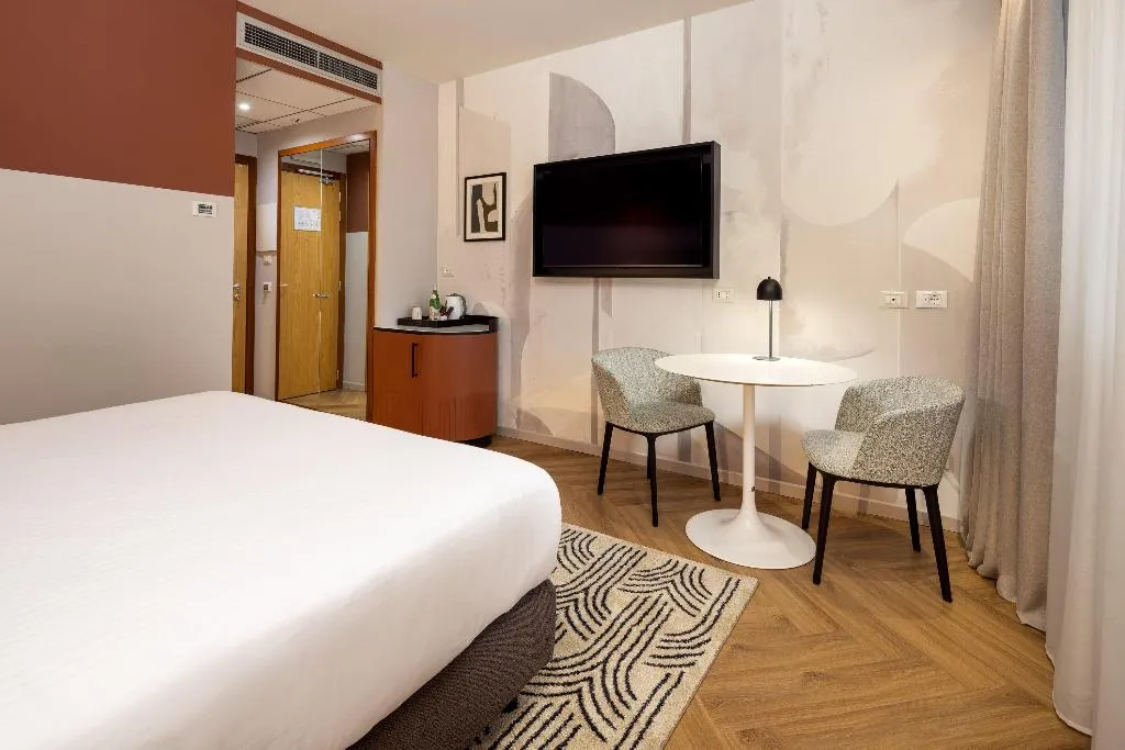 DOUBLE KING SIZE BED Room, Crowne Plaza Padova, Venice
