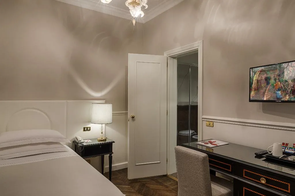 SINGLE CLASSIC Room, Plaza Lucchesi, Florence