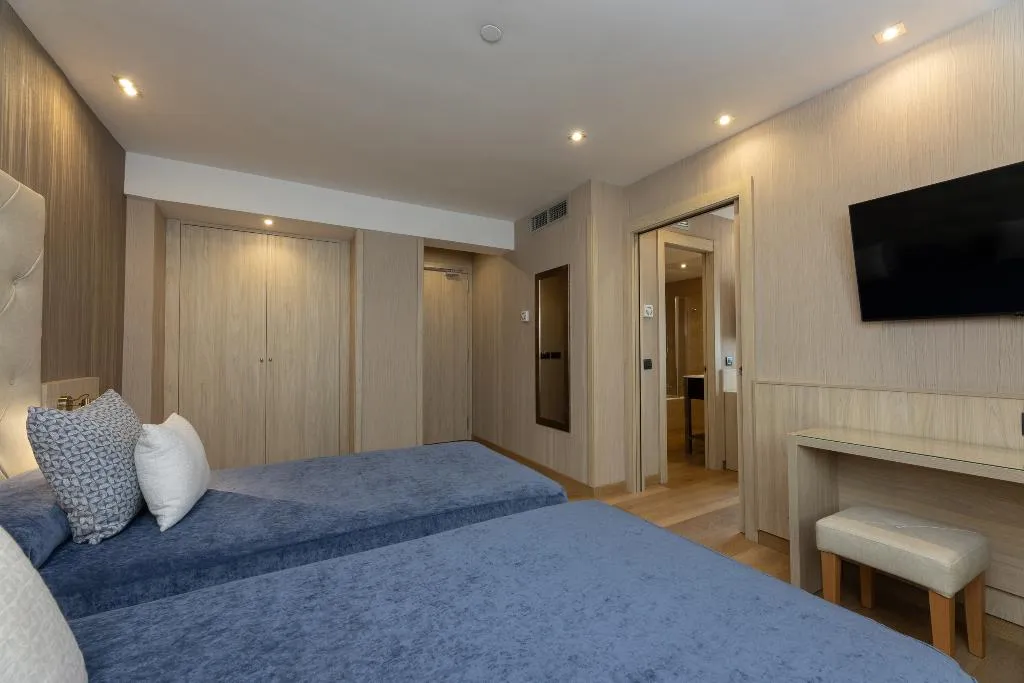 QUADRUPLE STANDARD Room, Rialto, Barcelona