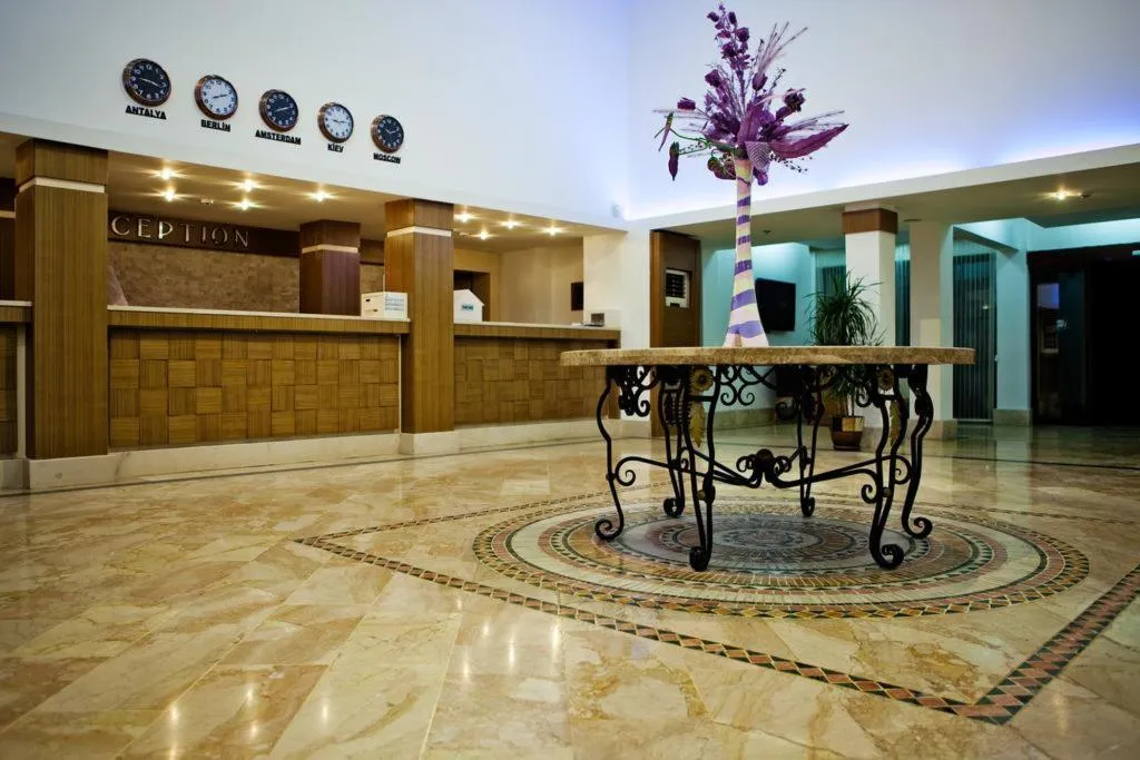 Lobby, Crystal Flora Pearl Collection, Antalya