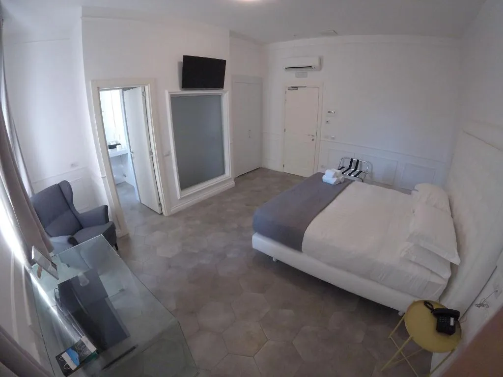 Room, Palazzo Balsamo, Naples