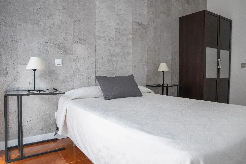 Room, Tokio, Madrid