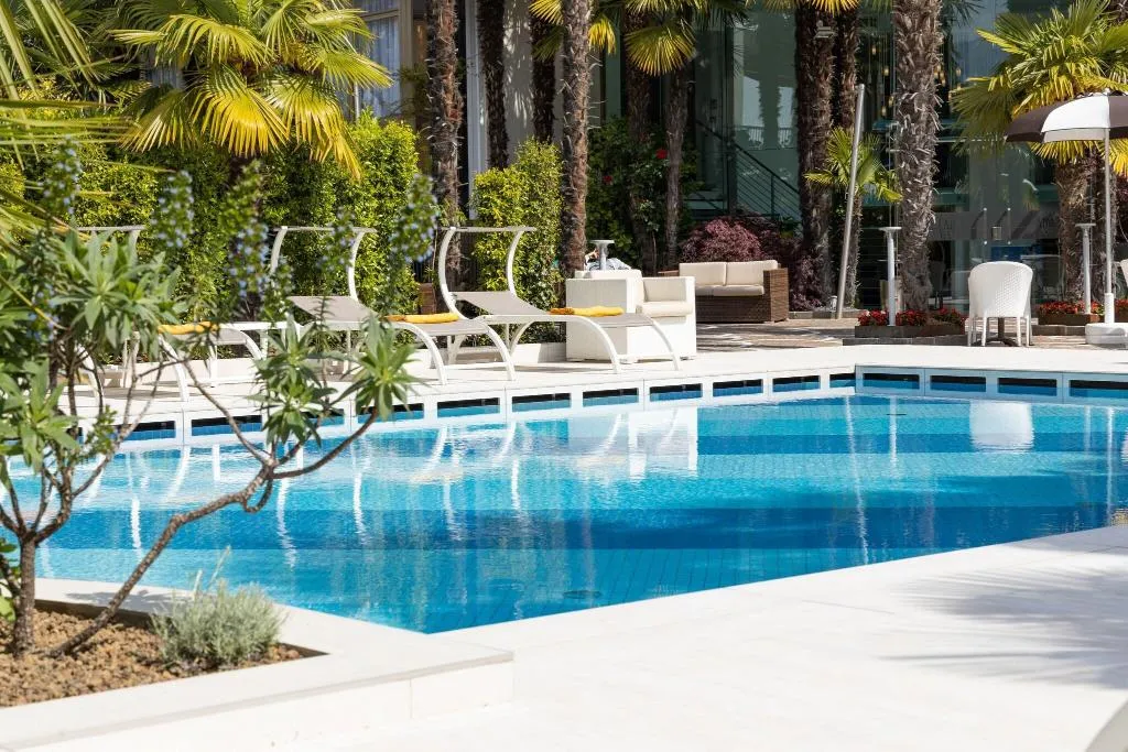 Pool, Hotel Garda, Milan