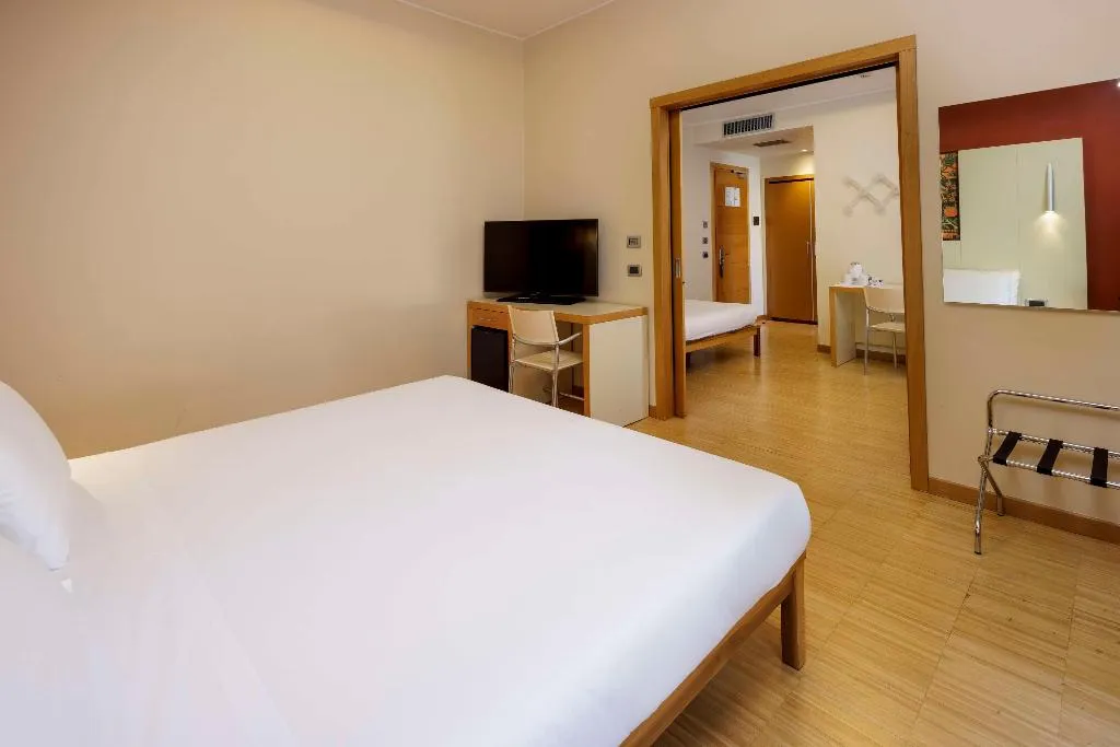 QUADRUPLE TWO BEDS Room, Best Western Plus Hotel Bologna, Venice
