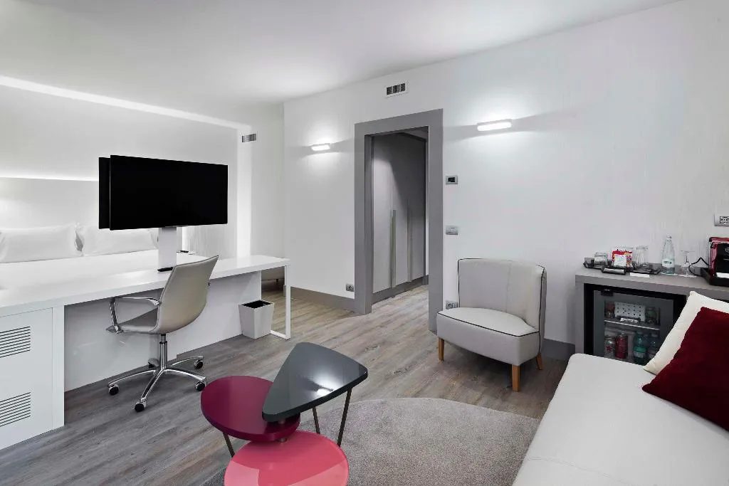 Room, NH Milano Congress Centre, Milan