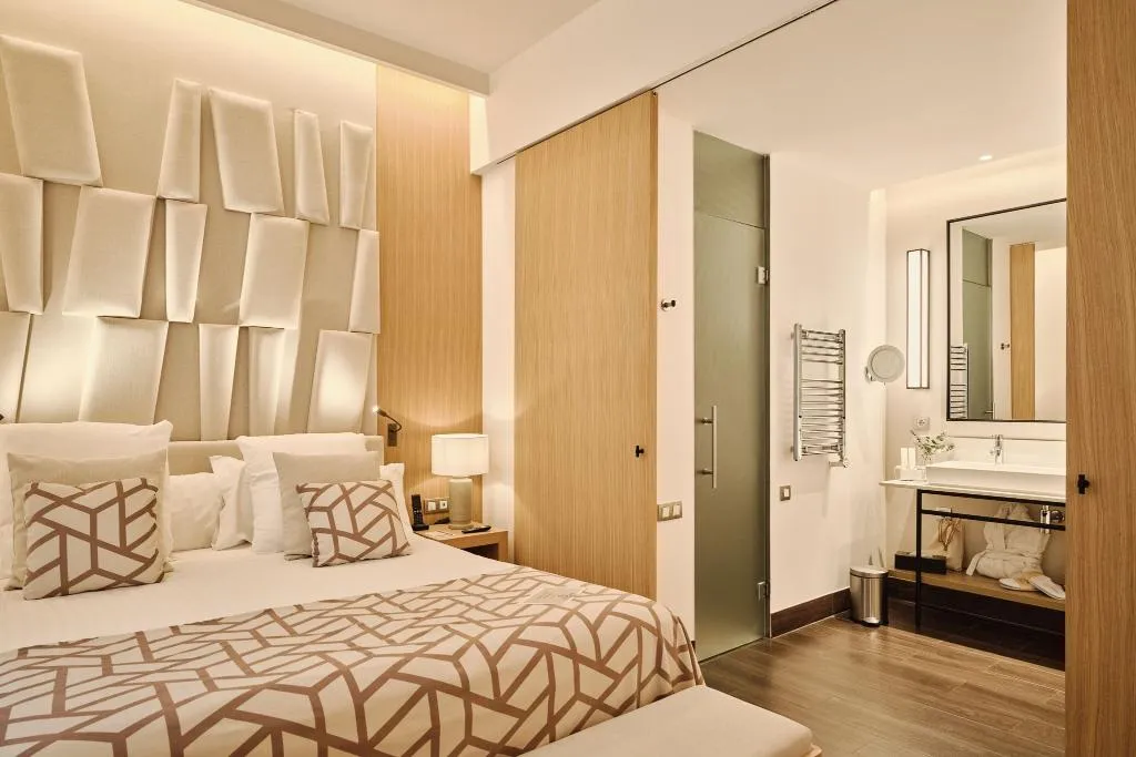 DOUBLE SUPERIOR Room, Hospes Palau de la Mar Valencia, Valencia