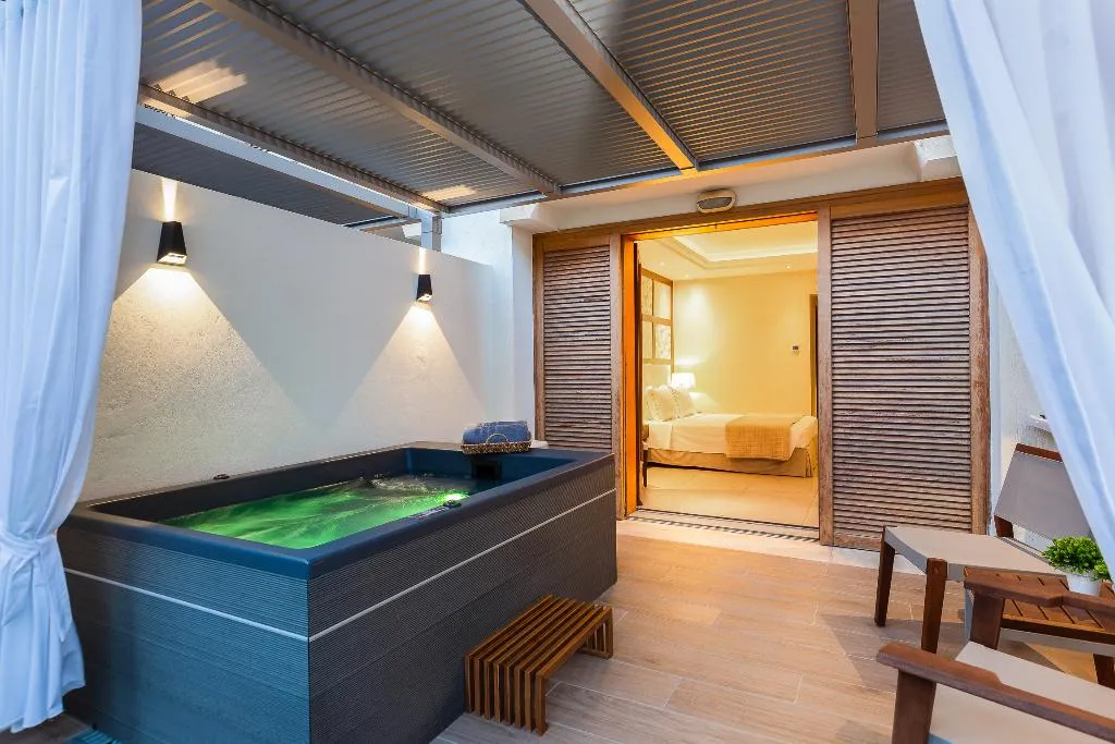 Double or Twin WITH JACUZZI Room, Theartemis Palace, Crete