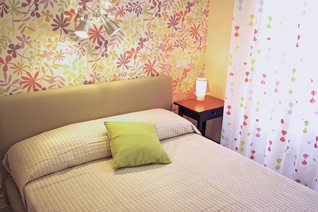 Room, City-in-hostel-B&B, Catania