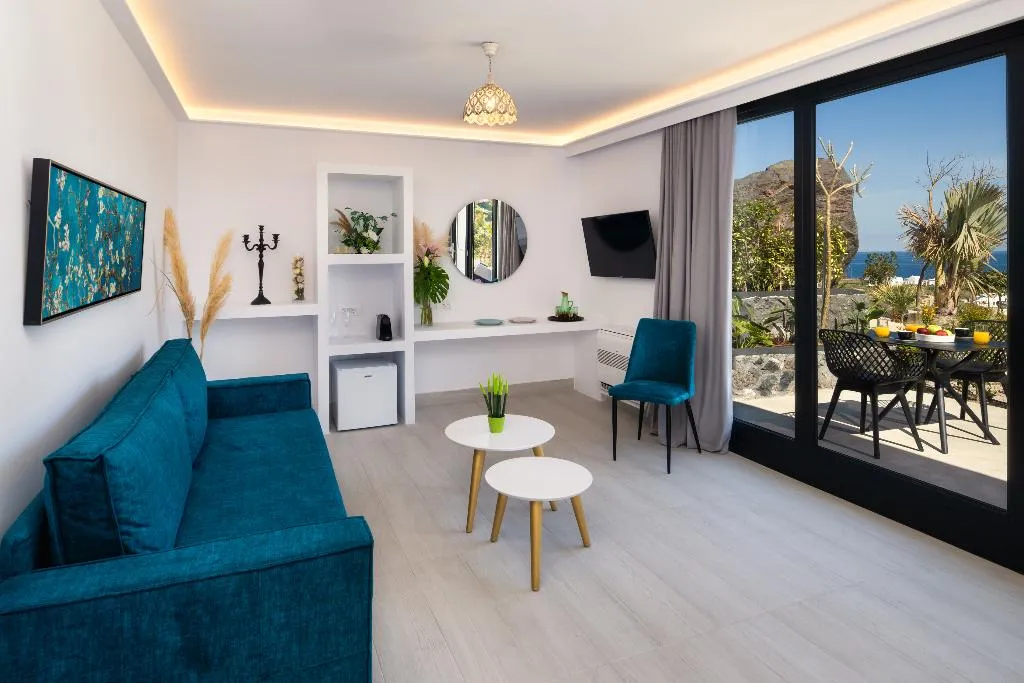 SUITE TWO BEDROOMS Room, Palm Island Suites, Santorini
