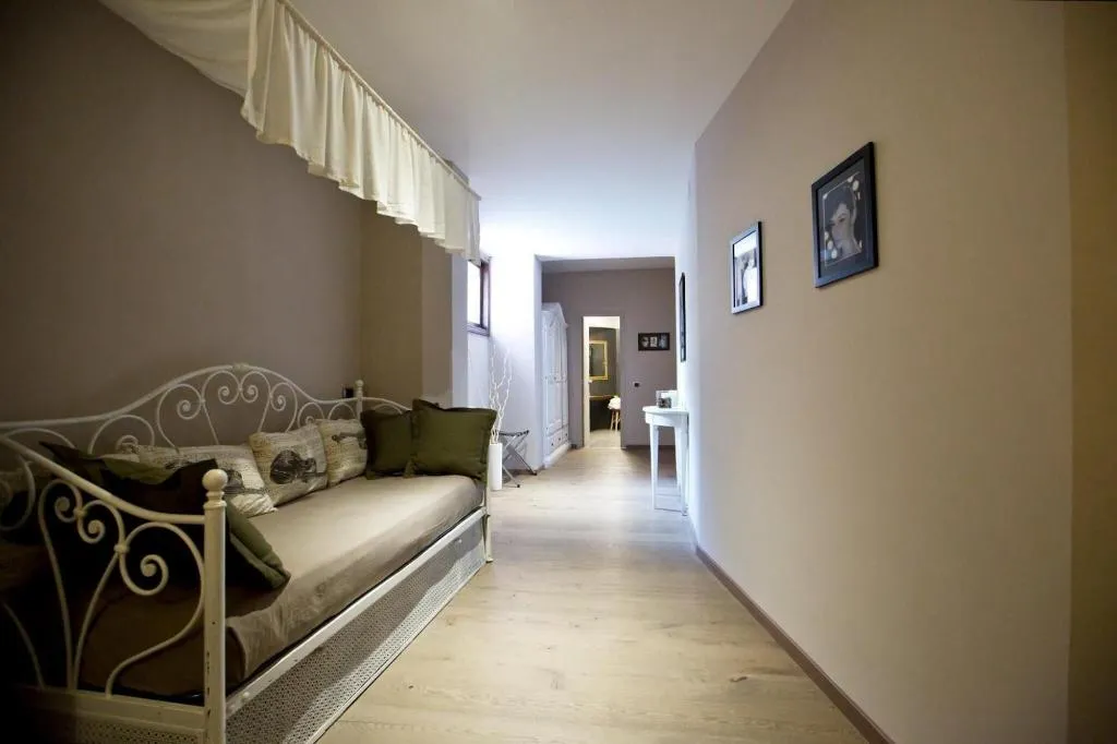 Room, Hotel Tiro A Volo, Naples