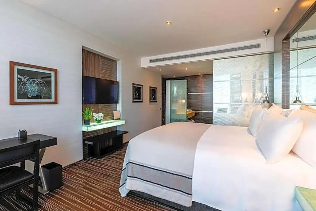 DOUBLE DELUXE HARBOUR VIEW Room, Romeo, Naples