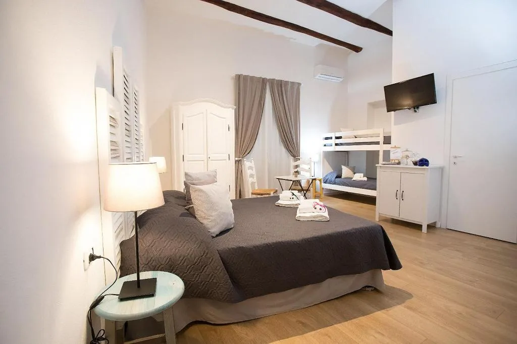 Room, Quartino Napoletano, Naples