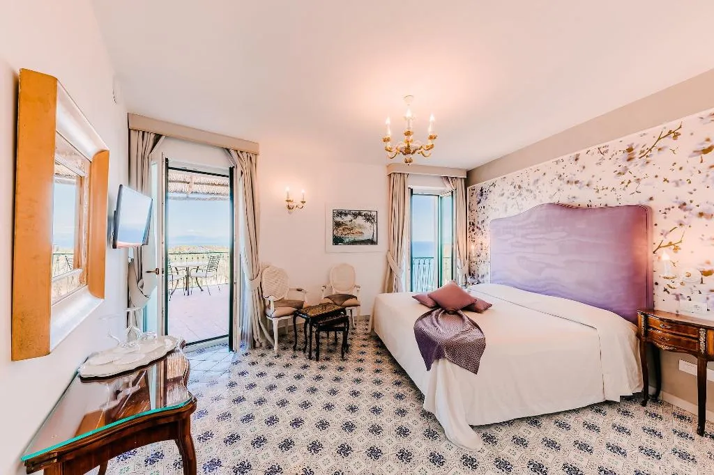 Room, Palazzo Pascal, Naples