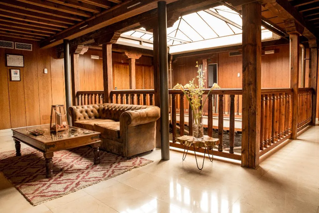 Lobby, Santa Isabel, Madrid