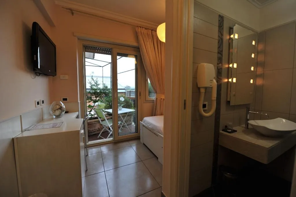 Room, B&B Roof Garden Zaccardi, Rome