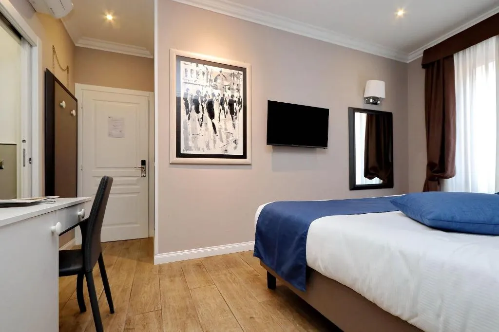 Room, Vico Rooms And Terrace, Rome