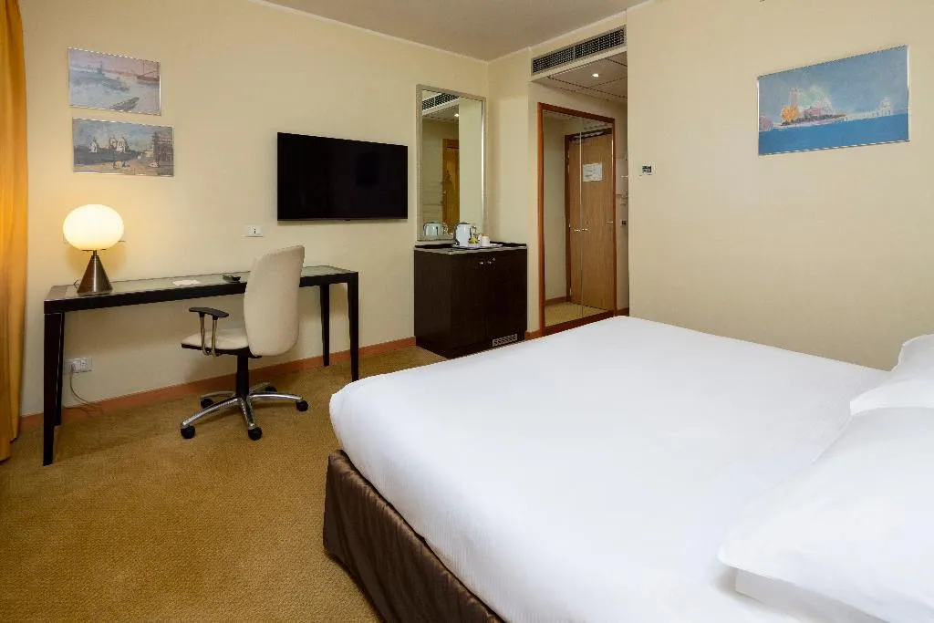 Room STANDARD Room, Crowne Plaza Padova, Venice