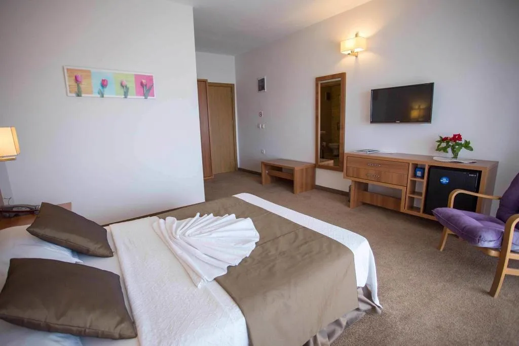Room, Melis, Izmir