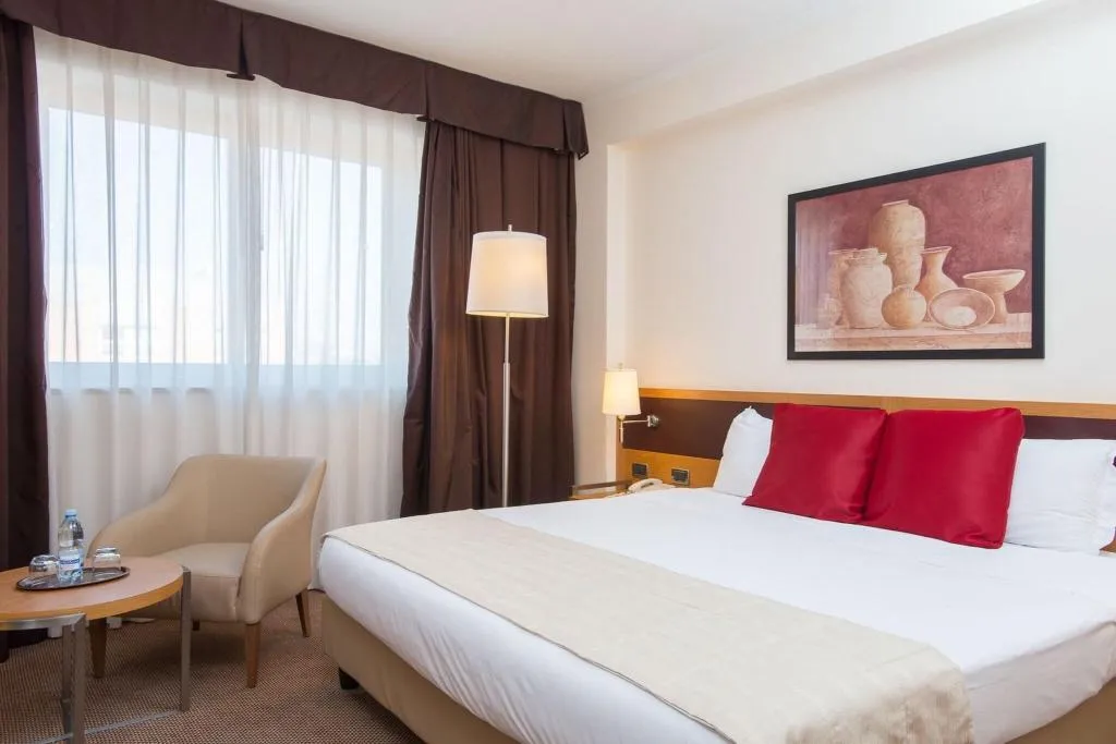 DOUBLE KING SIZE BED Room, Plaza Caserta, Naples